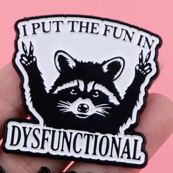 Raccoon - Enamel Pin - Picture 1 of 5